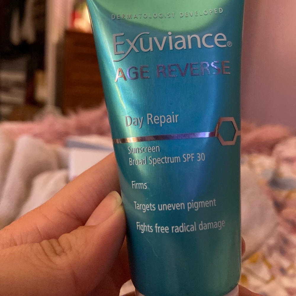 NEW exuviance age reverse SPF 30